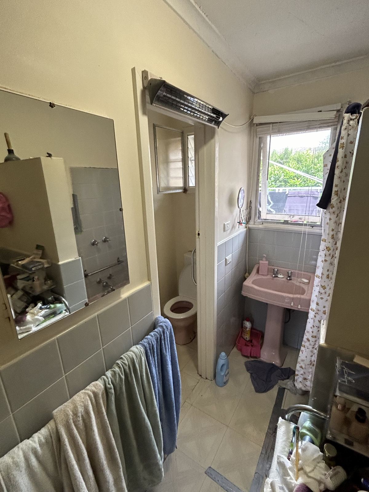 Essendon bathroom before renovation