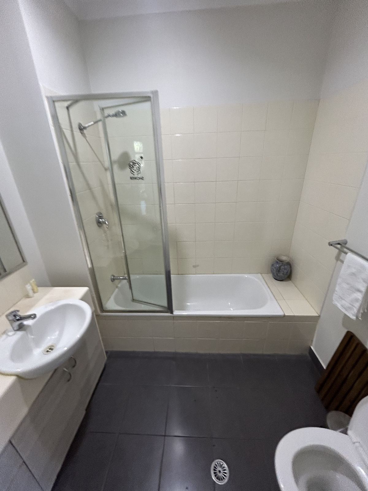 Footscray bathroom before renovation